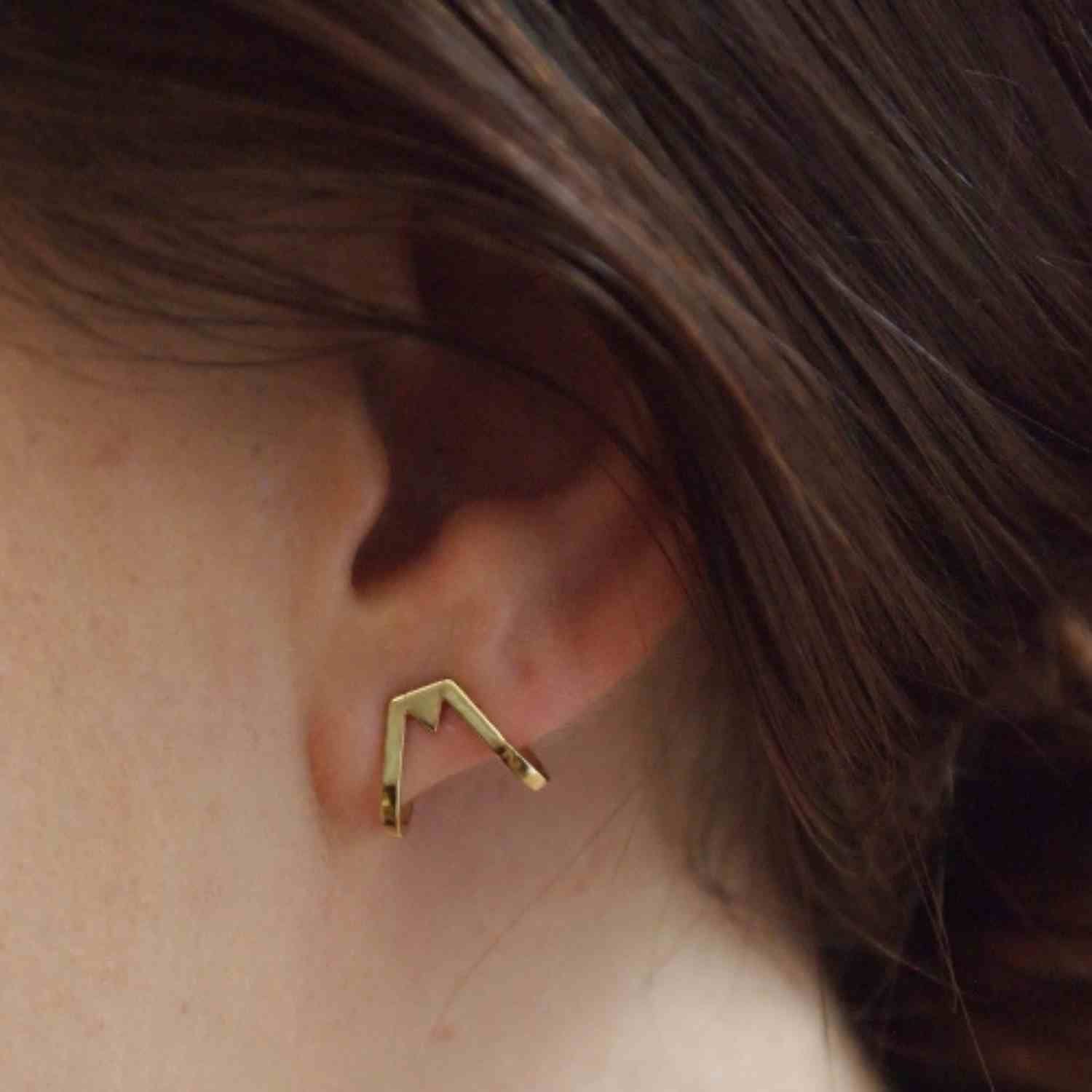 EVELYNE-M TRINITY | Triangle - EarSleeve Stud - Gold