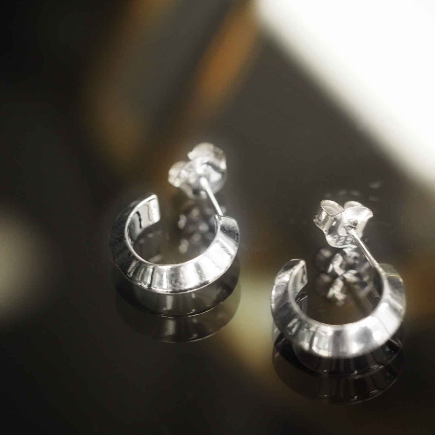 EVELYNE-M TRINITY | Triangle Ridge - Stud Creole - Silver