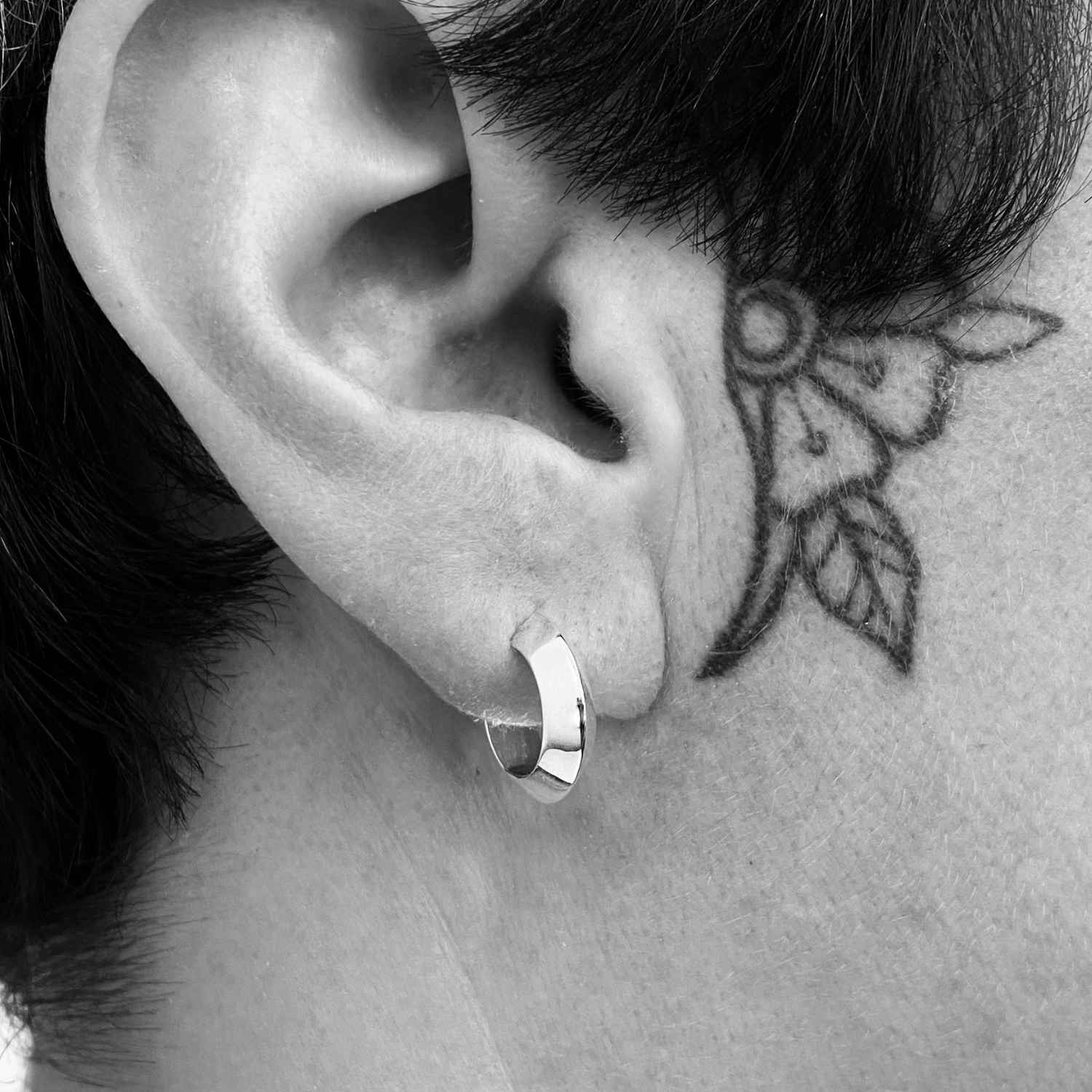 EVELYNE-M TRINITY | Triangle Ridge - Stud Creole - Silver